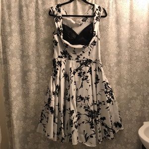 Pocketed black and white dress